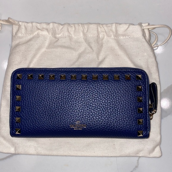 Valentino Garavani Rockstud Zipper Wallet - Picture 5 of 13